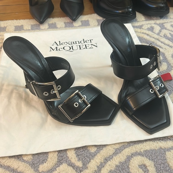 Alexander McQueen Shoes - Alexander McQueen Women's Heeled Buckle Black Sandals Size 40 (Msrp $1,090)
